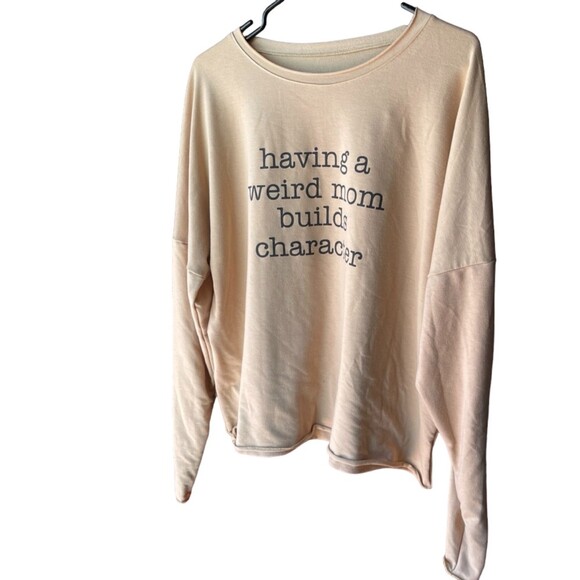 "having a weird mom builds character" Tee T-Shirt Pullover Raglan Sweatshirt XL - Picture 1 of 5